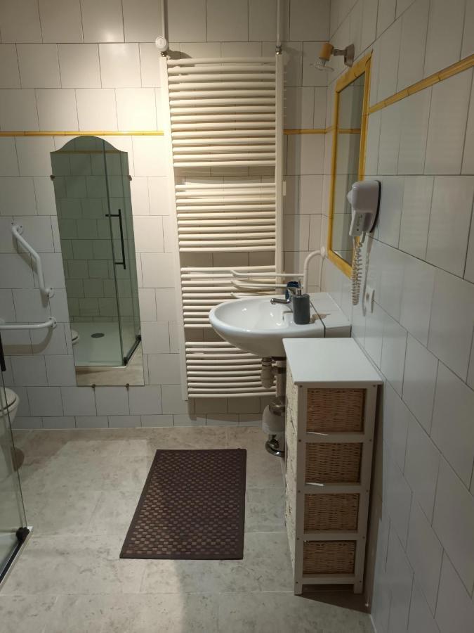 Au Bonheur Du Cedre Hotell Saint-Lattier Eksteriør bilde