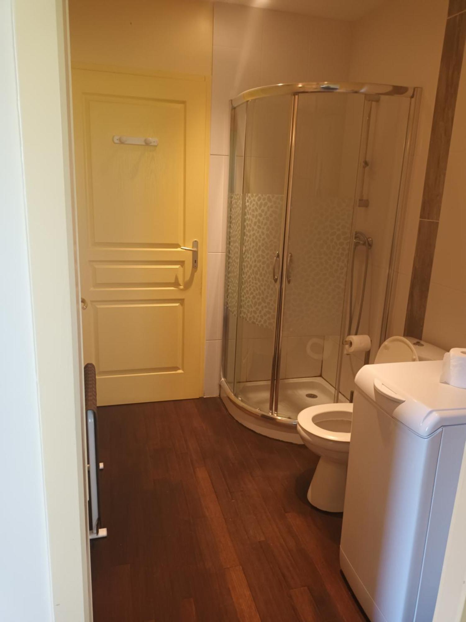 Au Bonheur Du Cedre Hotell Saint-Lattier Eksteriør bilde