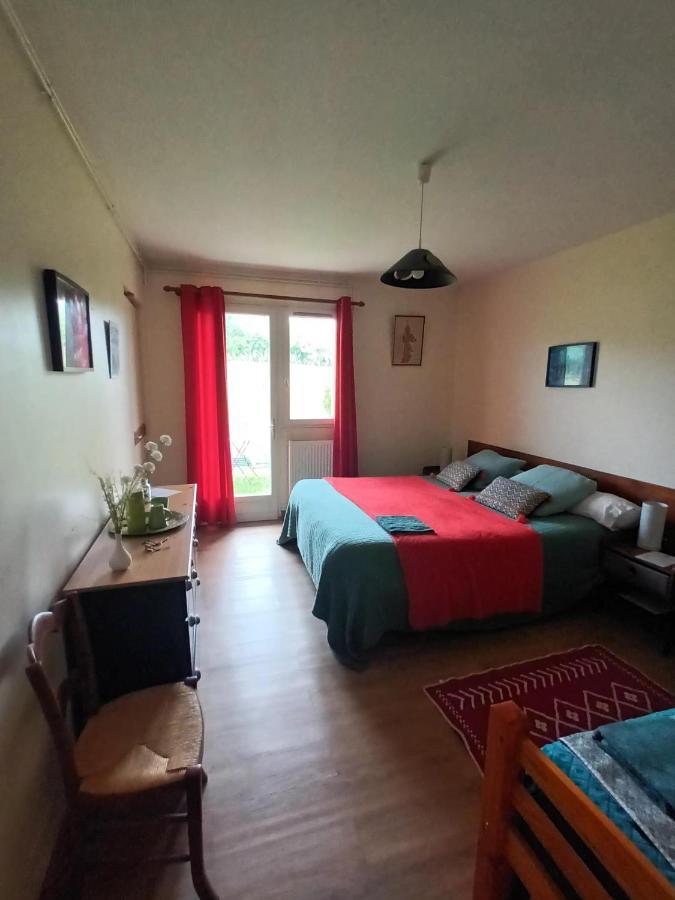 Au Bonheur Du Cedre Hotell Saint-Lattier Eksteriør bilde